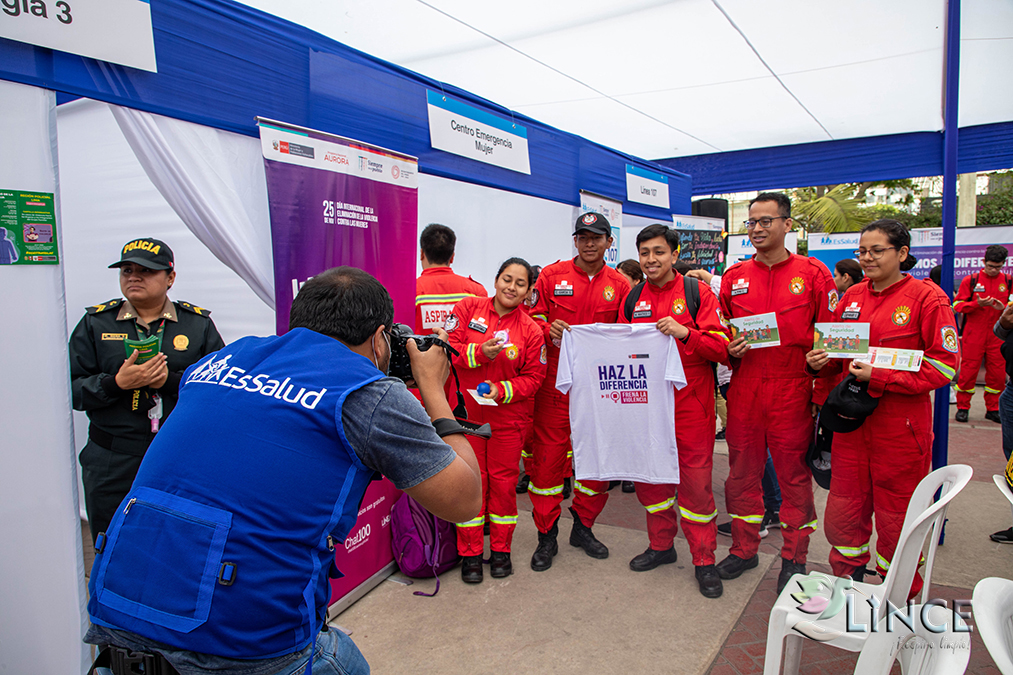 Municipalidad de Lince y EsSalud realizan Feria por el Día Internacional de la ELiminación de la Violencia contra la Mujer