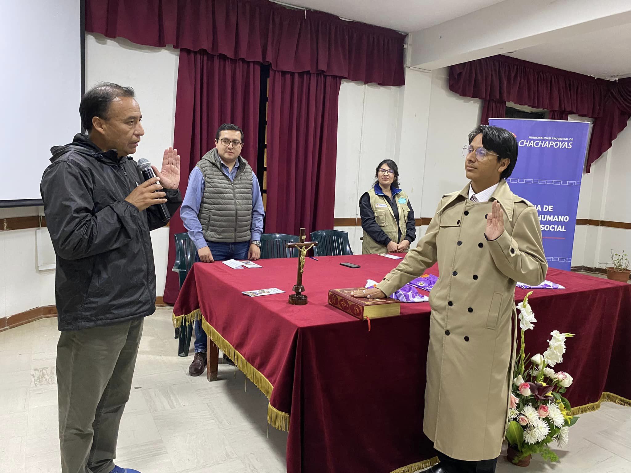 Juramentó directiva de los Jovavis