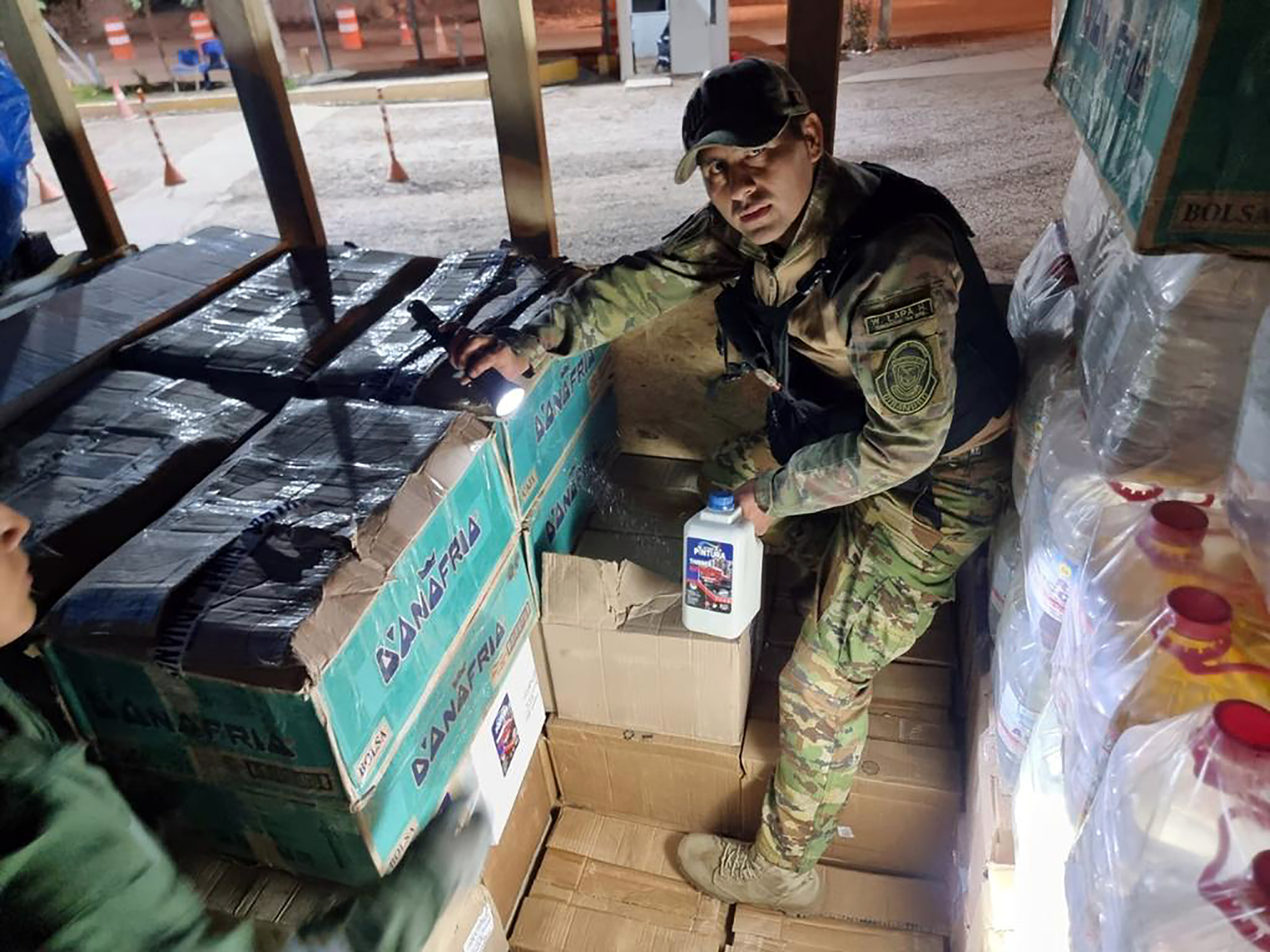 PNP desbarata organización criminal y decomisa 1.4 toneladas de insumos químicos en últimas 48 horas