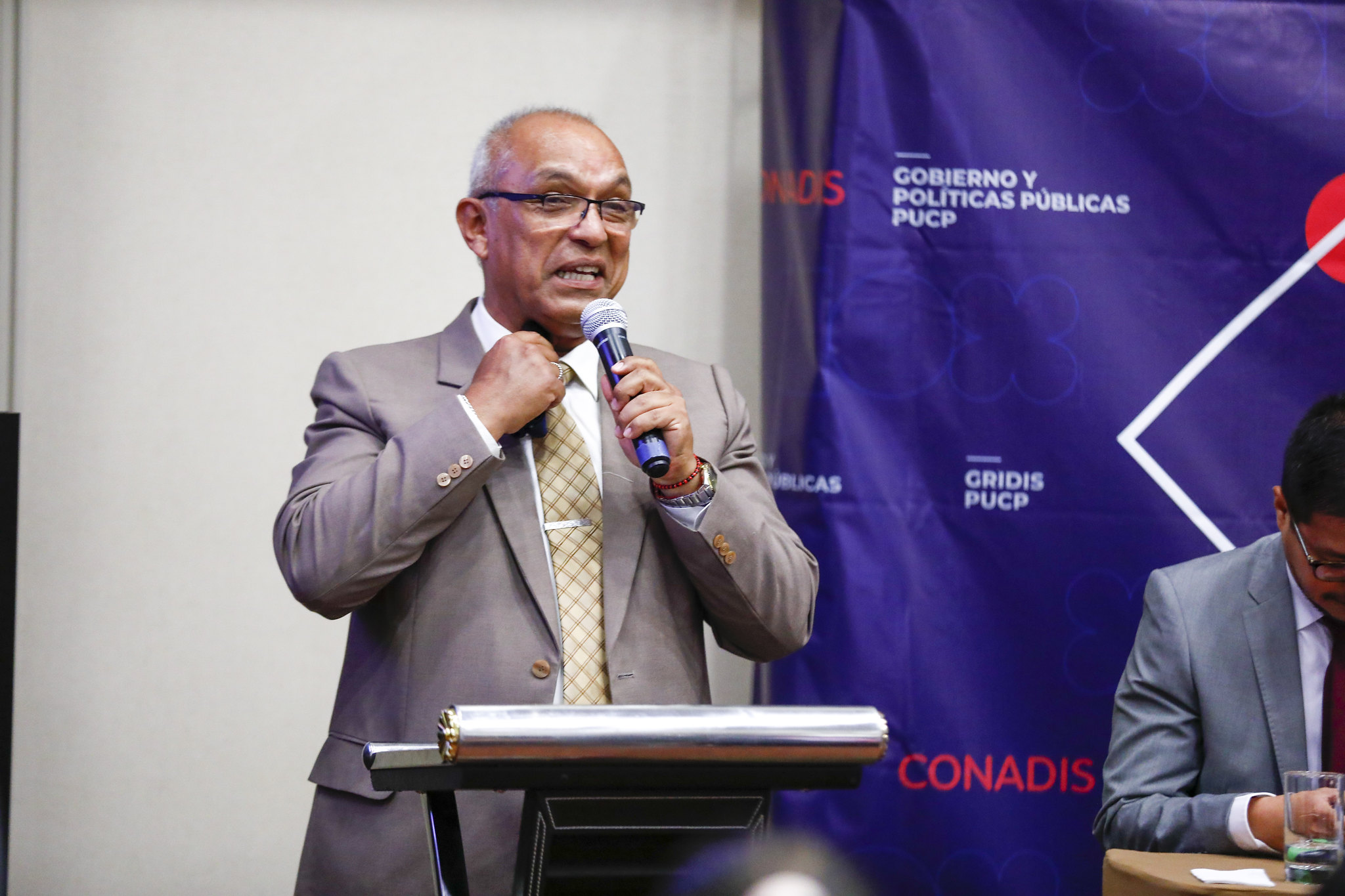 congresista luis kamiche