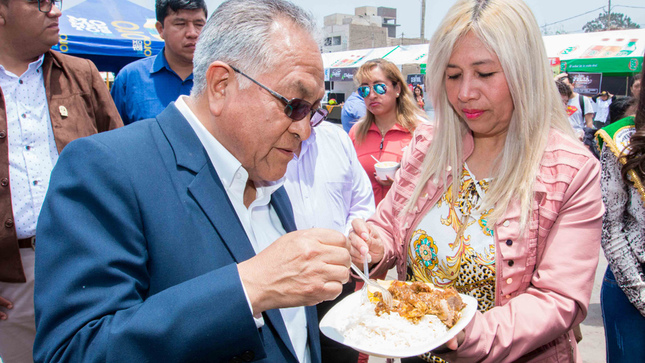 GOBERNADOR ANUNCIA FERIA REGIONAL TRAS APADRINAR EVENTO GASTRONÓMICO EN HUARAL