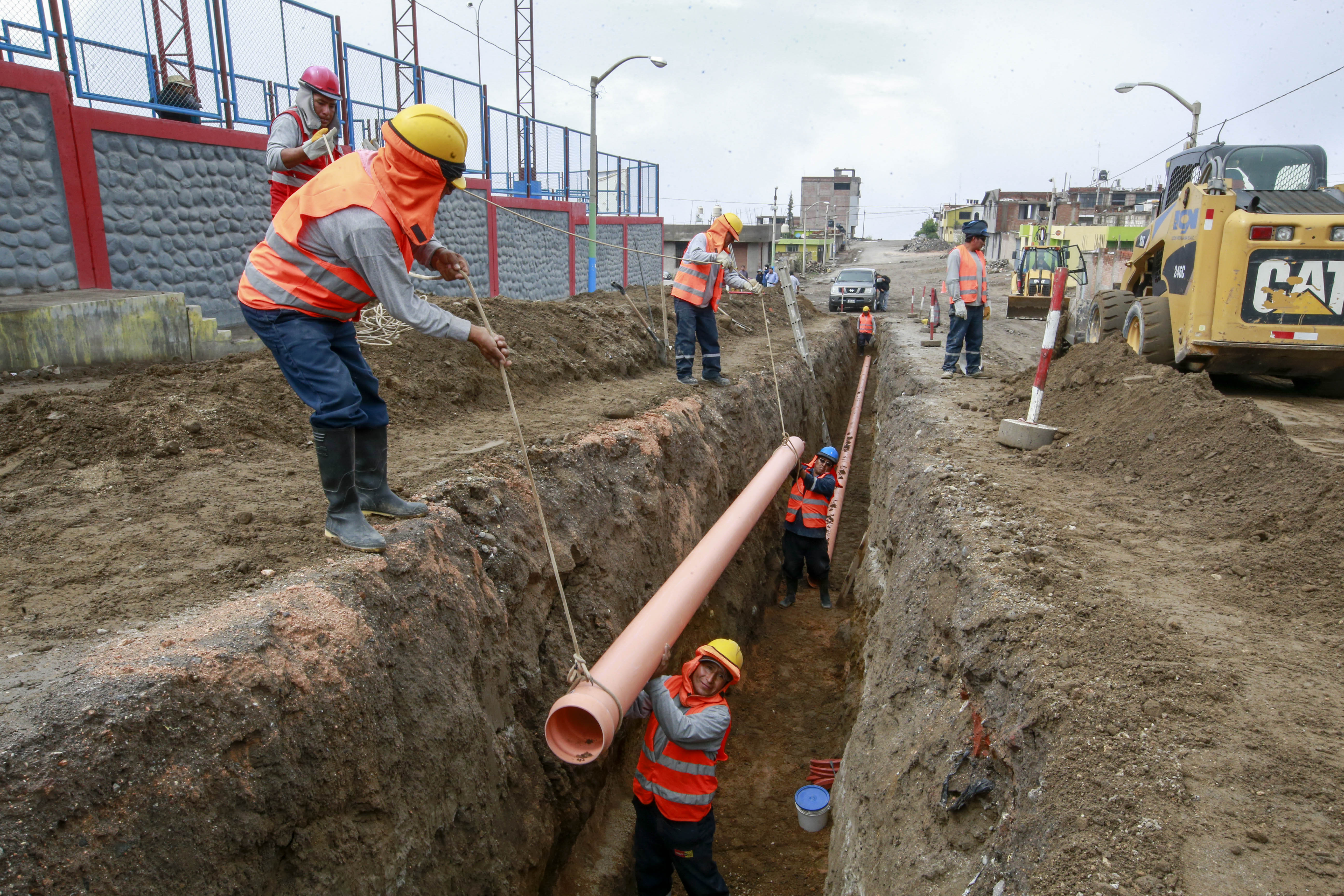 Foto referencial sobre instalación de tuberías.