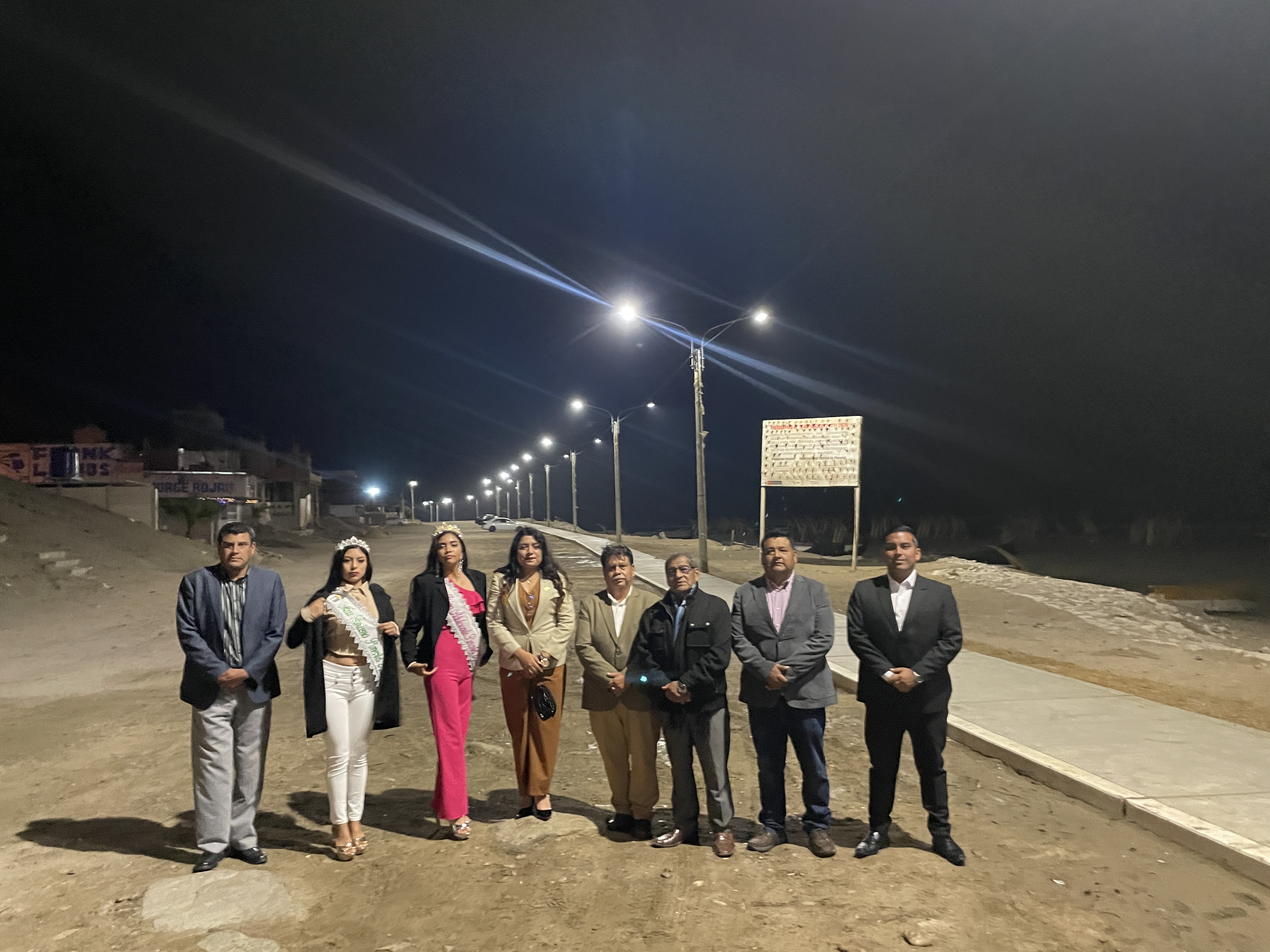 Alcalde de Pimentel agradeció a Ensa, por la moderna iluminación. 