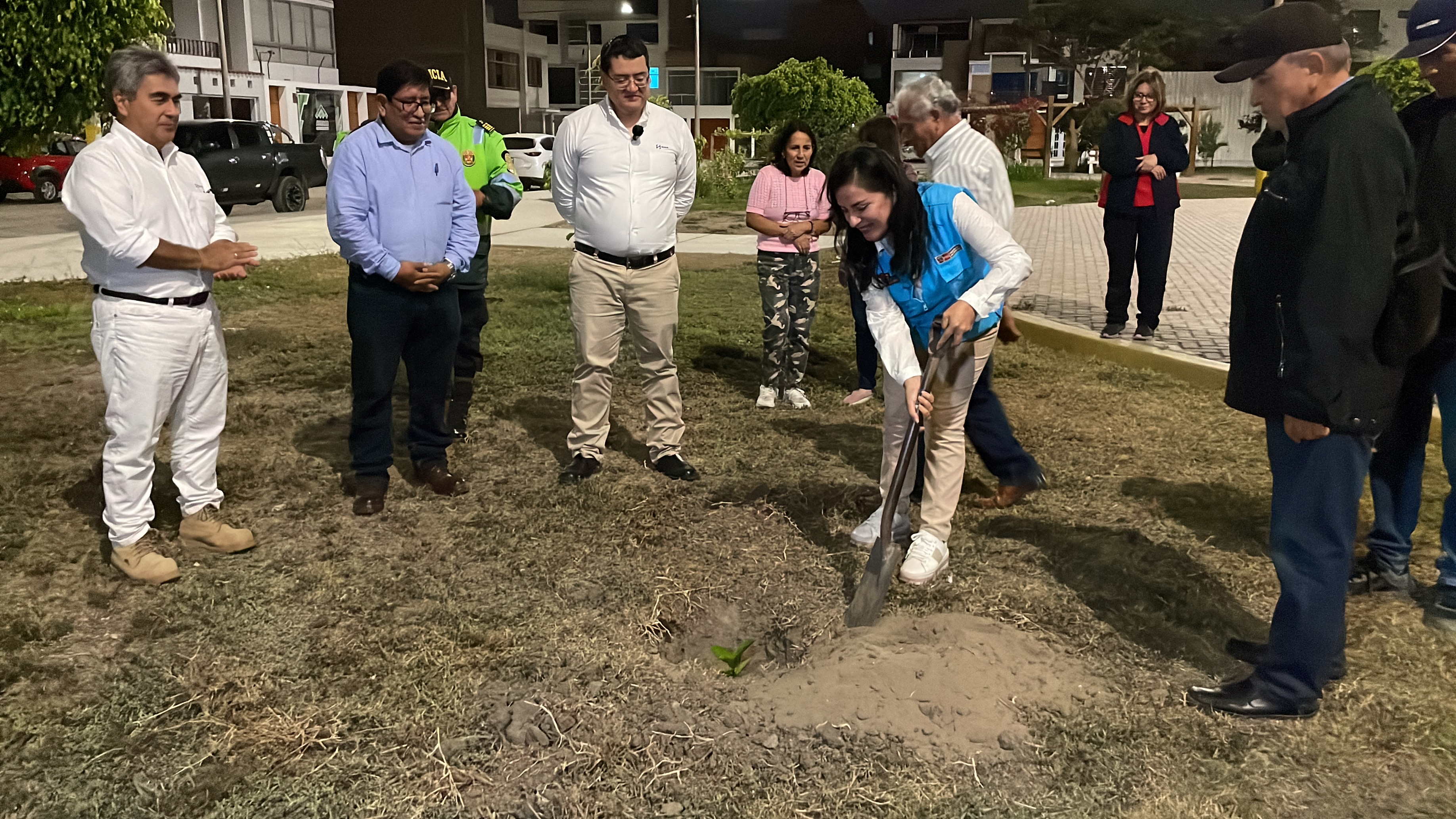 También se sembraron 50 plantones en la urbanziación.