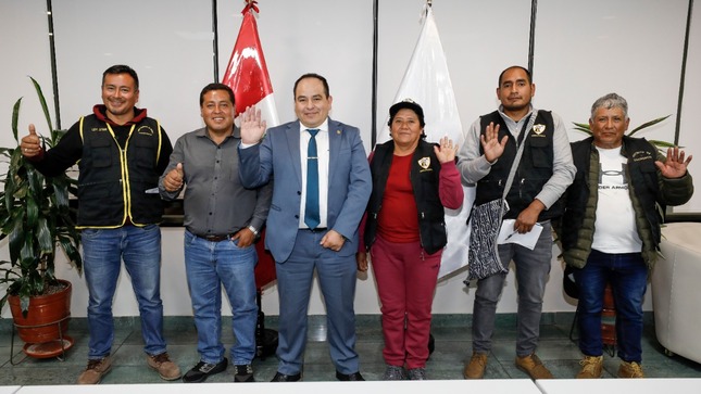 El ministro César Paniagua se reunió con alcalde y dirigentes de las rondas campesinas de Cochorcos.