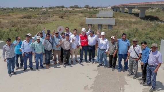 Director ejecutivo de la ARCC junto con autoridades y dirigentes recorren zonas de intervención del Plan Maestro del río Piura