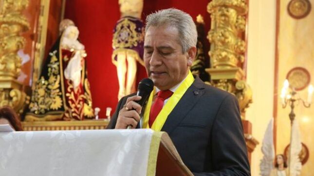 Alcalde y autoridades asisten a Misa Te Deum