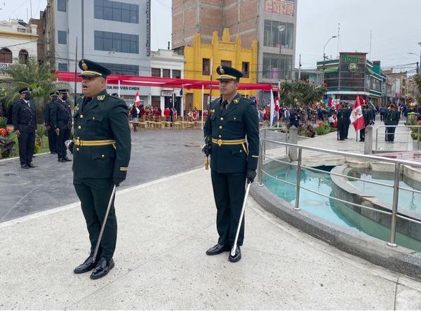 Alcalde y autoridades participan de ceremonia de Izamiento