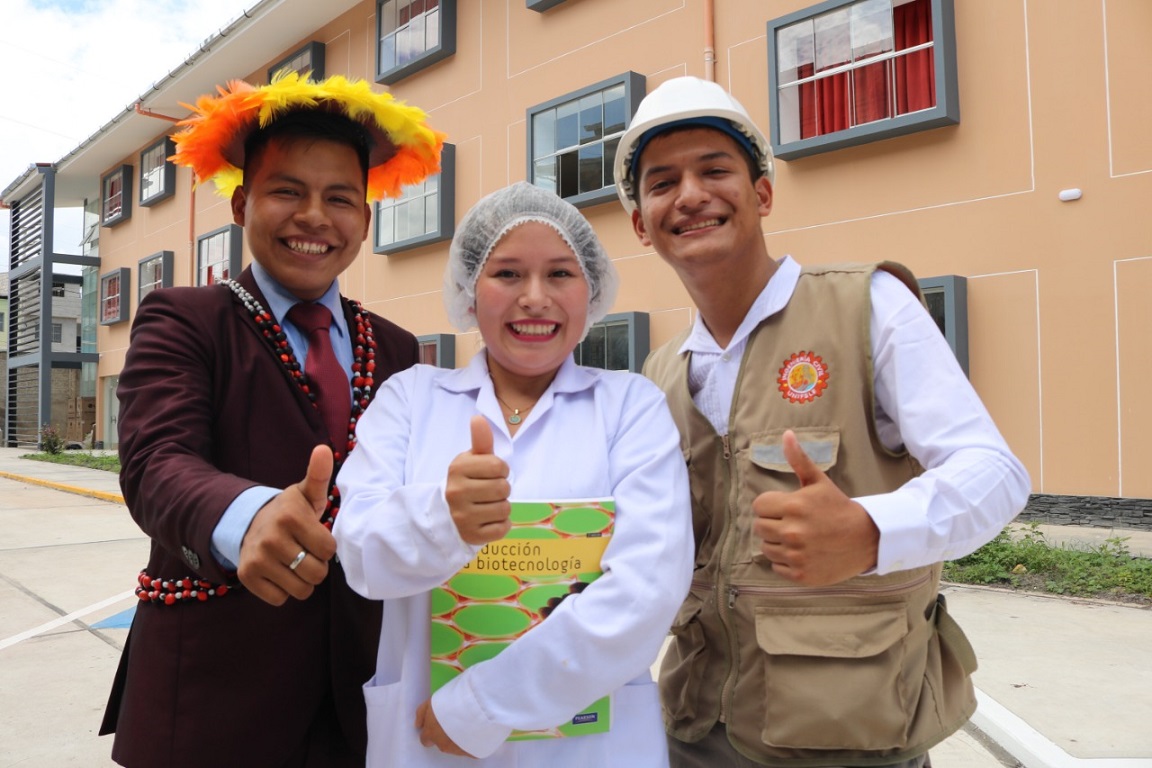 Estudiantes de las tres carreras de la UNIFSLB