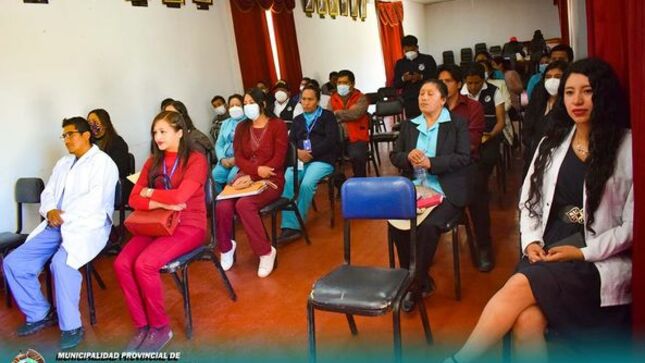 BURGOMAESTRE DE LA COMUNA CHUMBIVILCANA PRESIDIÓ LA CEREMONIA DE ACREDITACIÓN DEL HOSPITAL DE SANTO TOMÁS COMO LA INSTITUCIÓN PRESTADORA DE SERVICIOS DE SALUD (IPRESS), SIENDO EL ÚNICO A NIVEL DE LA REGIÓN CUSCO, EN ALCANZAR TAL ACREDITACIÓN