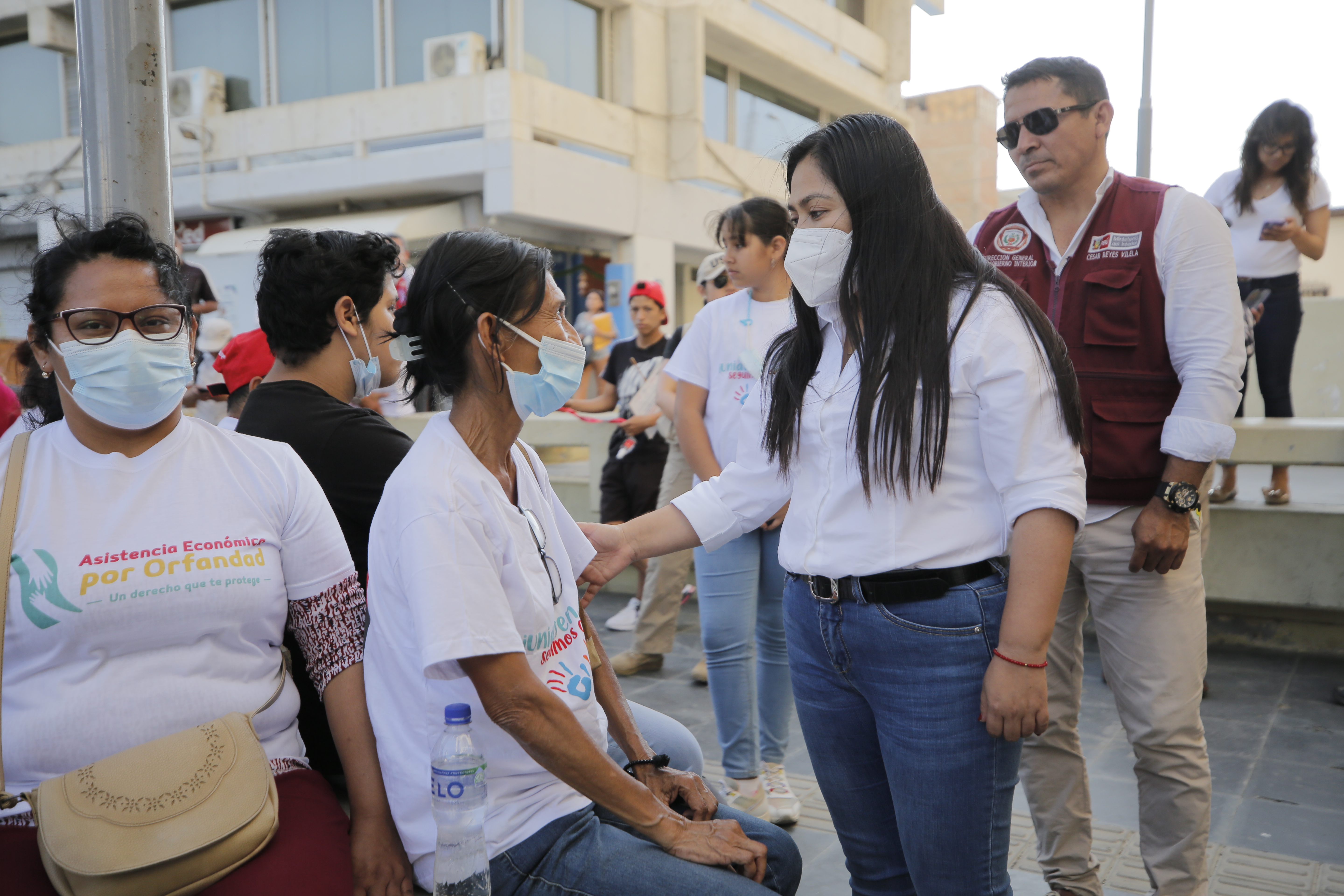 Ministra de la Mujer entregó pensión por orfandad a un grupo de niñas, niños y adolescentes de Piura