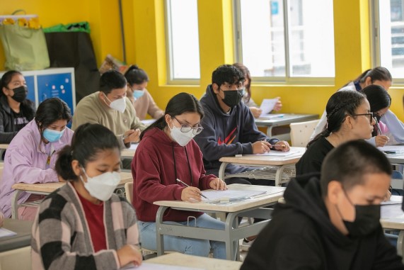 Postulantes rindiendo el Examen Nacional de Preselección de Beca 18-2023