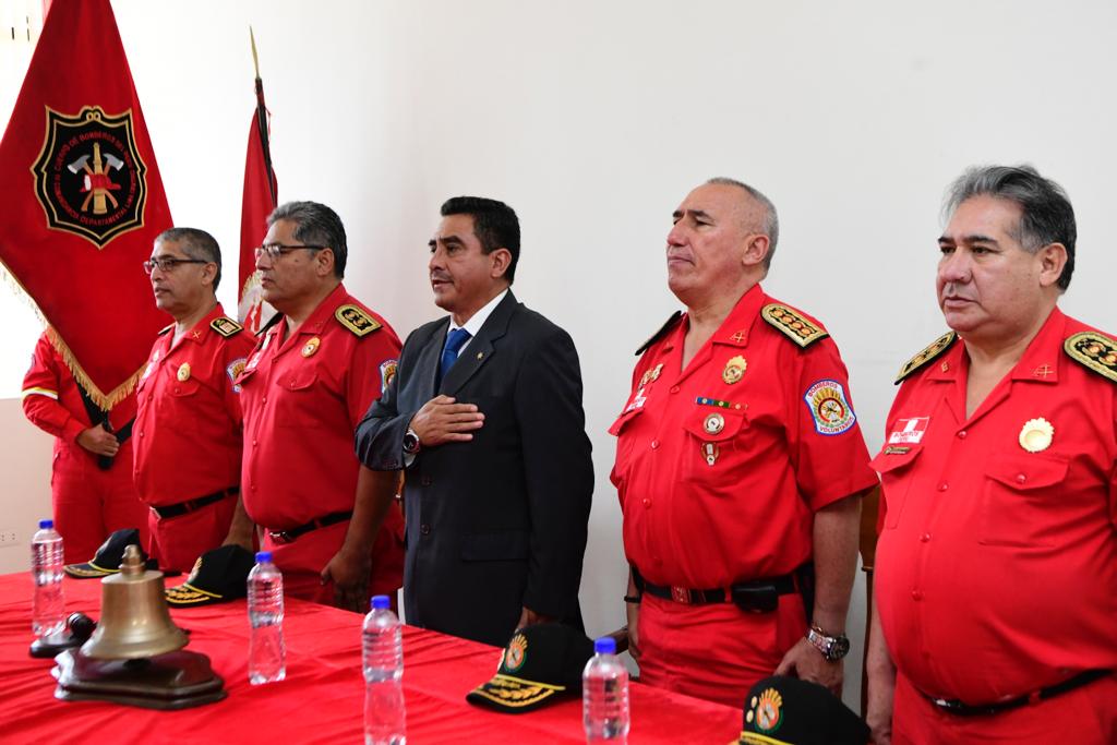 Titular del Interior presidió la ceremonia por el 40.° aniversario de la promoción de bomberos "Brigadier Luis Pablo García Velasco".