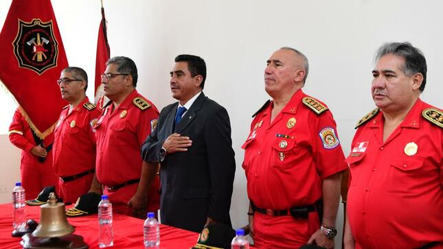 Titular del Interior presidió la ceremonia por el 40.° aniversario de la promoción de bomberos "Brigadier Luis Pablo García Velasco".