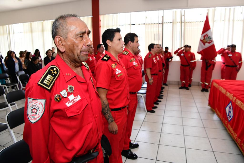 Titular del Interior presidió la ceremonia por el 40.° aniversario de la promoción de bomberos "Brigadier Luis Pablo García Velasco".
