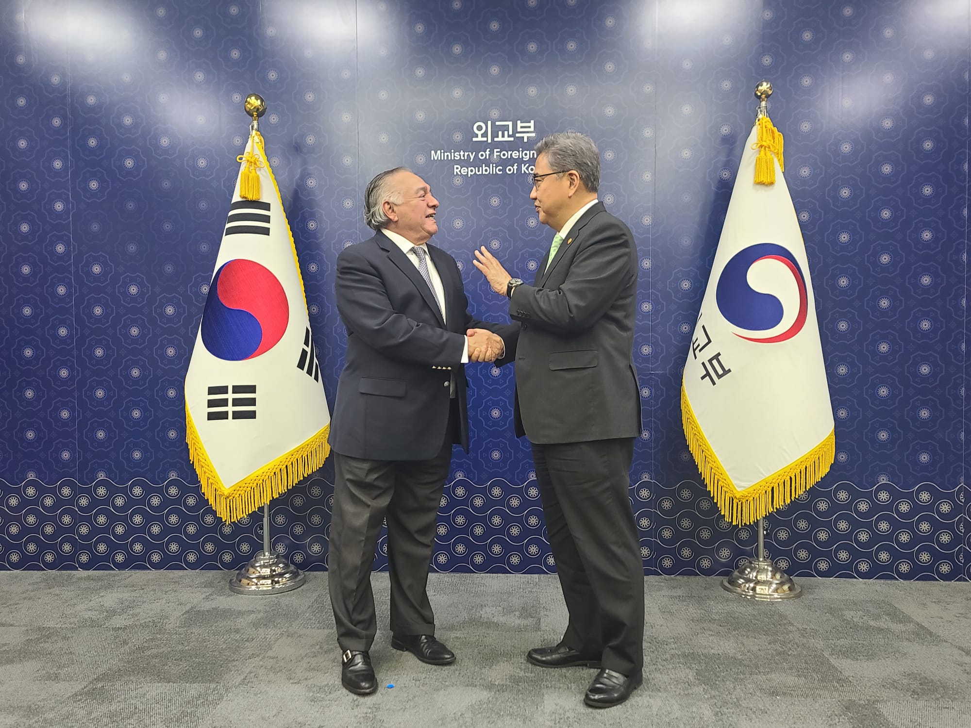 Reunión del Embajador del Perú con el Canciller Coreano - Foto 1