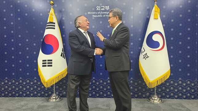 Reunión del Embajador del Perú con el Canciller Coreano - Foto 1