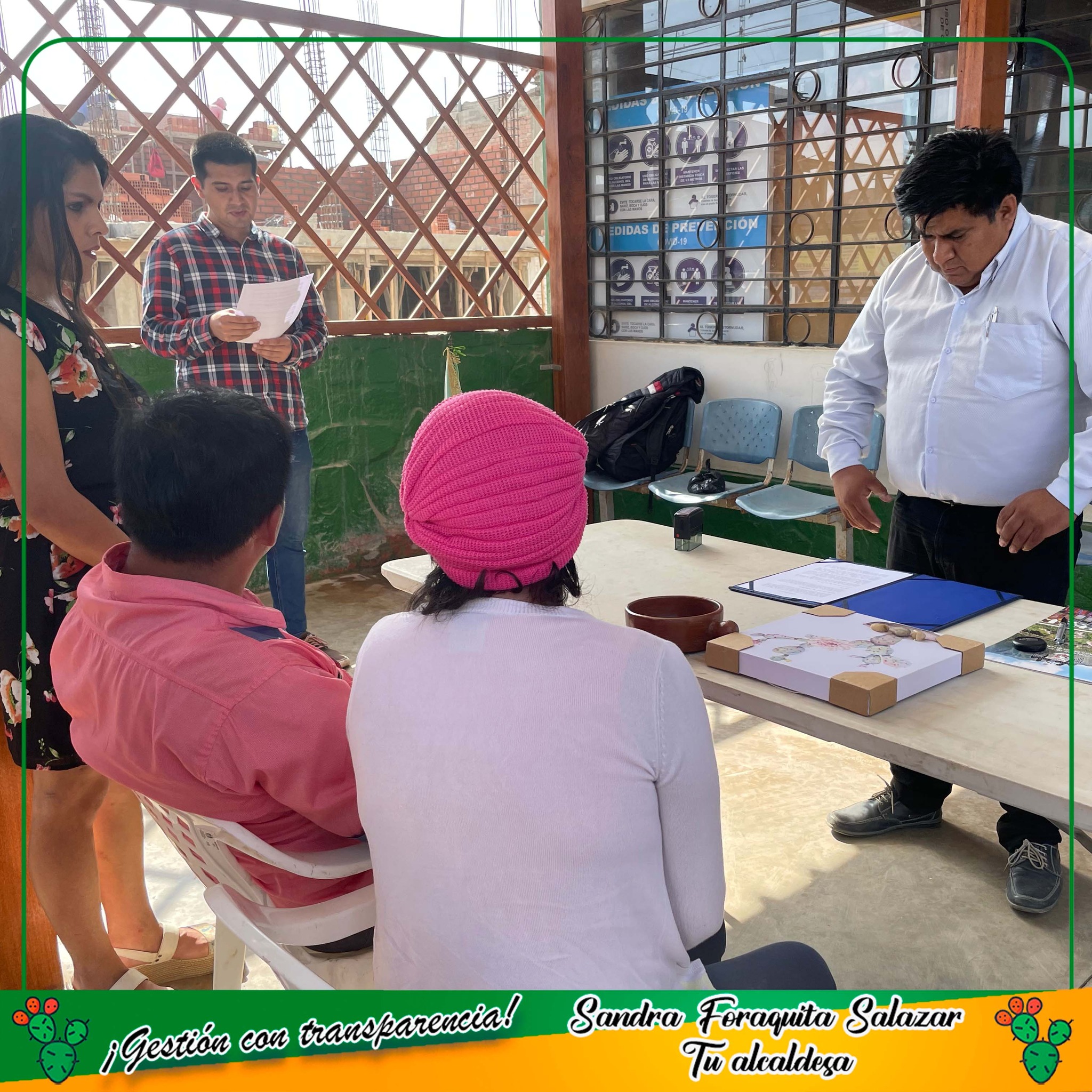 El día de hoy los vecinos de Villa Jardín Cucuya, José Miguel Arenas Vilacorta y María Virginia Hijuela Campos contrajeron Matrimonio Civil en los exteriores de la Municipalidad Distrital de Santo Domingo de los Olleros.