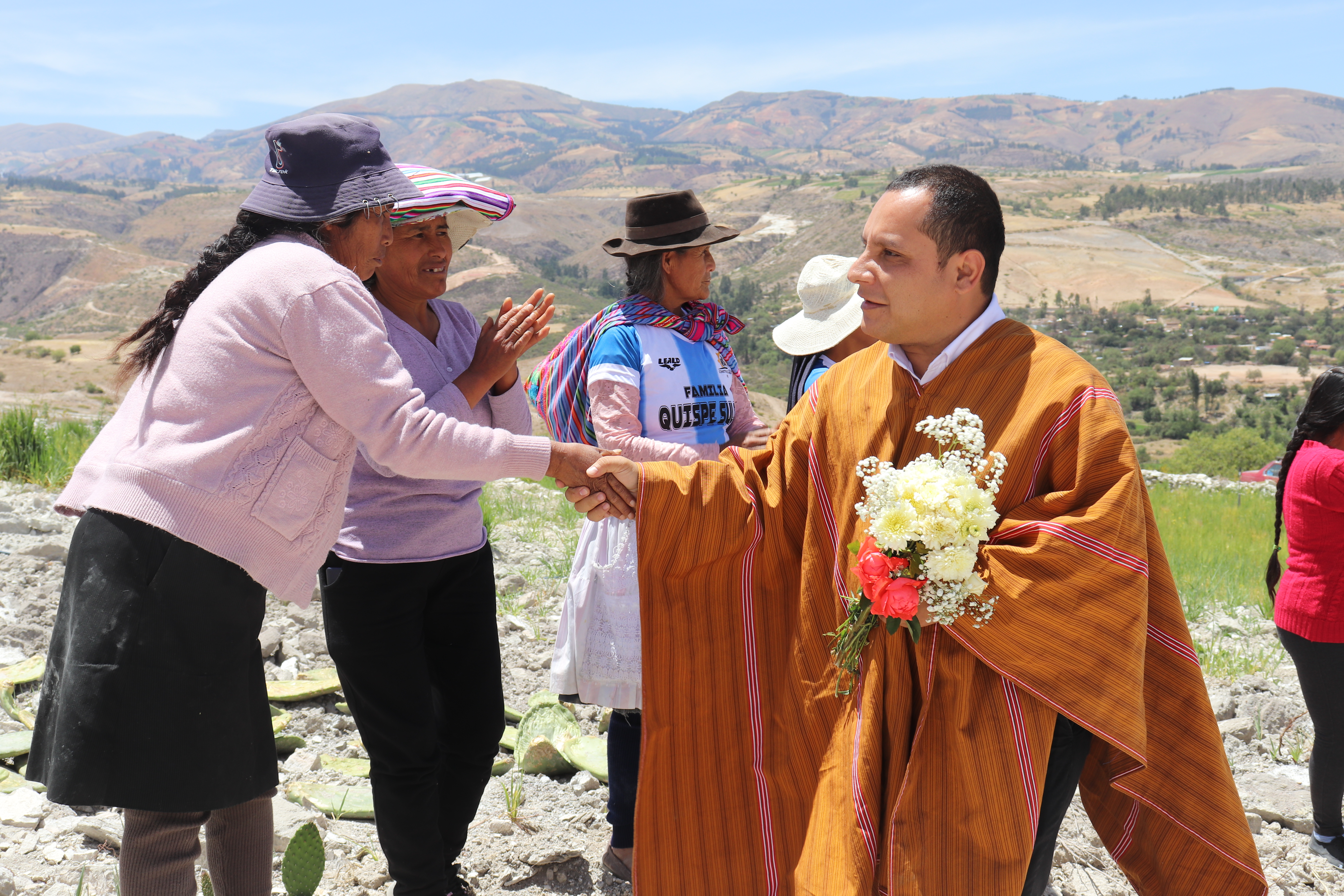 Inauguración del sistema de riego por aspersión Los Tres Valles de Tambillo.