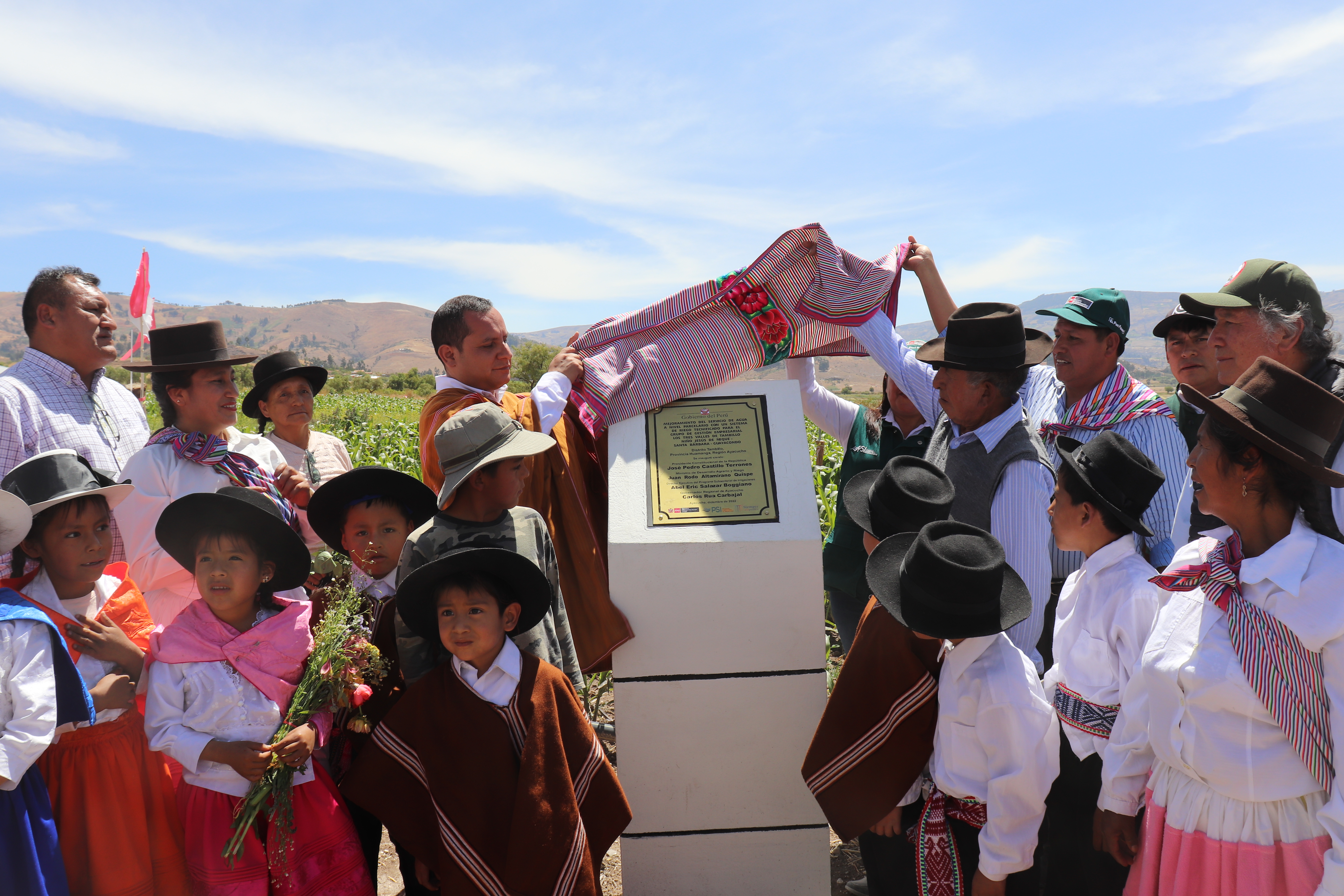 Inauguración del sistema de riego por aspersión Los Tres Valles de Tambillo.