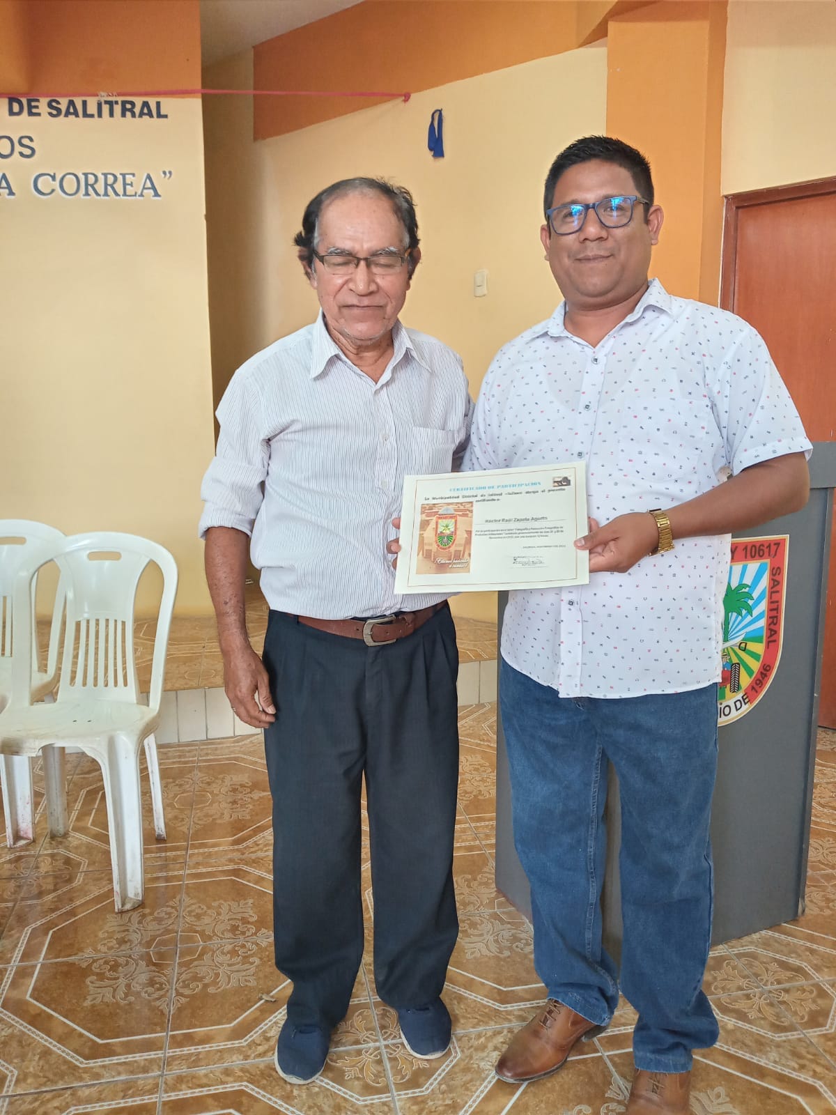 Alcalde de Salitral, entregó reconocimiento a Artesanos del Distrito