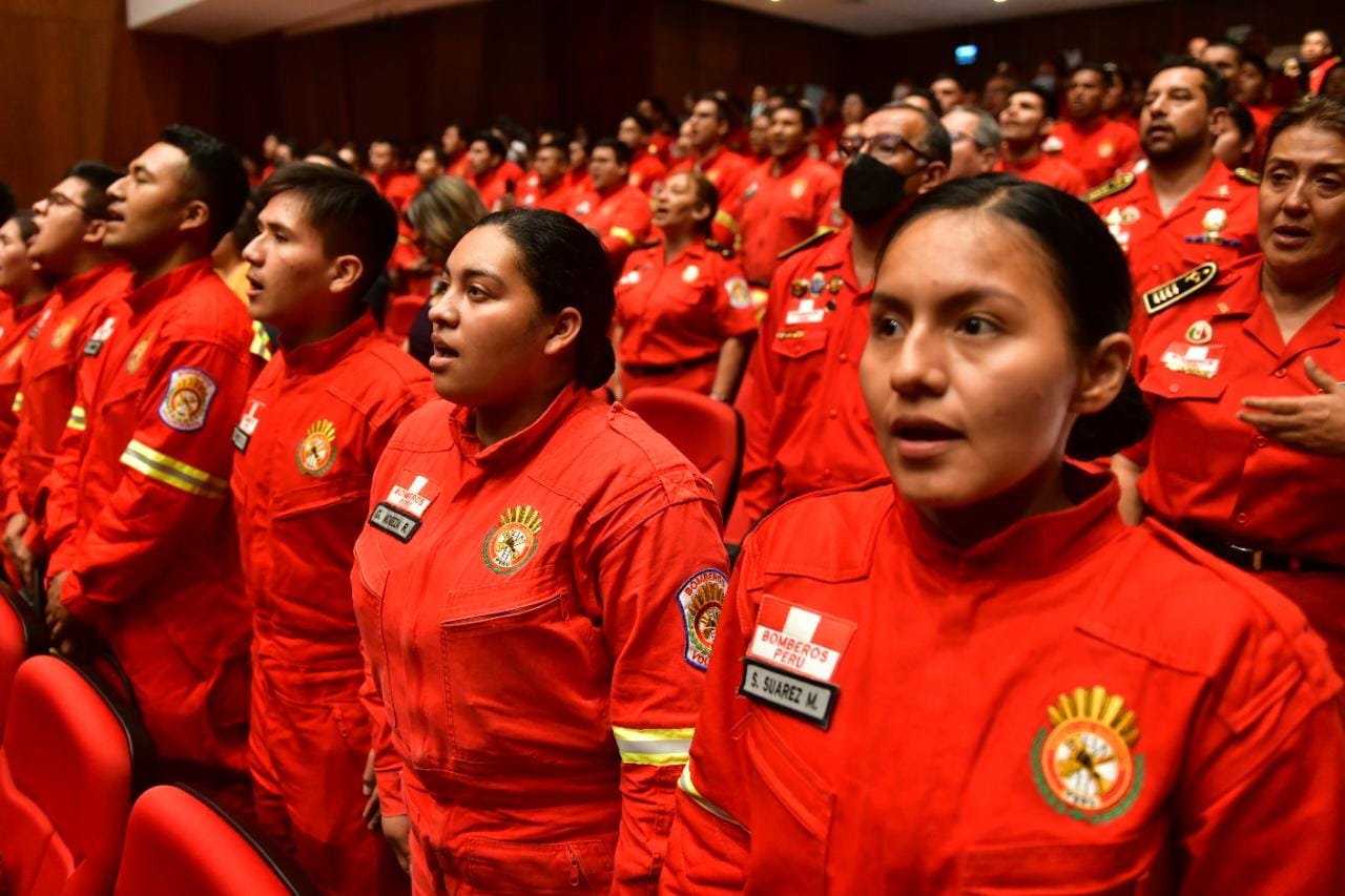 Bomberos voluntarios cumplieron 162 años de vida institucional sirviendo incondicionalmente al país