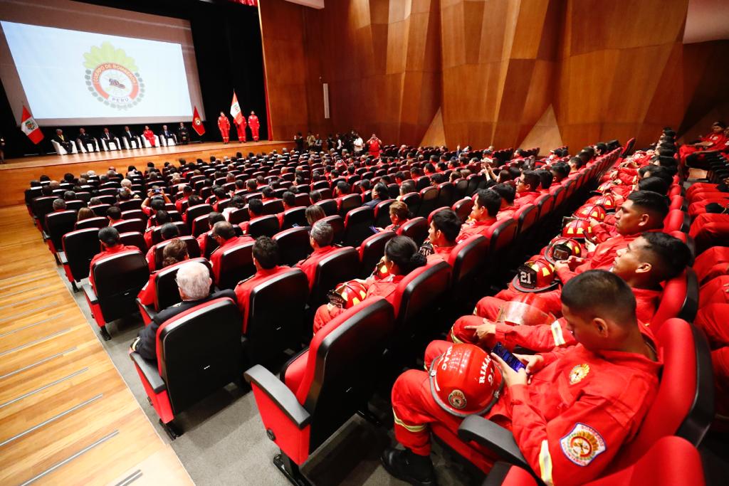 Ministra de Cultura participó en la conmemoración del aniversario de la Compañía de Bomberos voluntarios del Perú