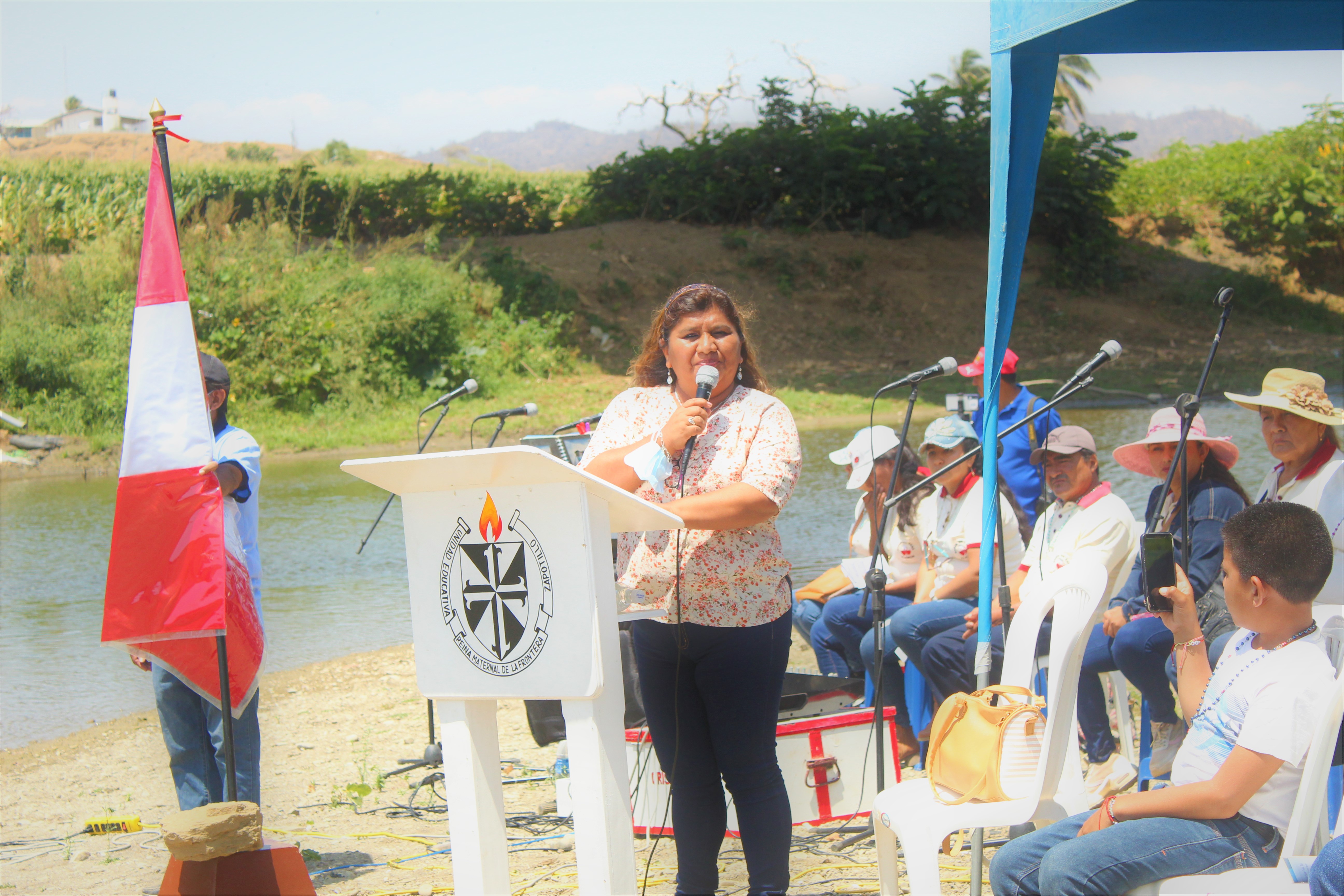 Directora de UGEL Sullana brindando unas palabras.