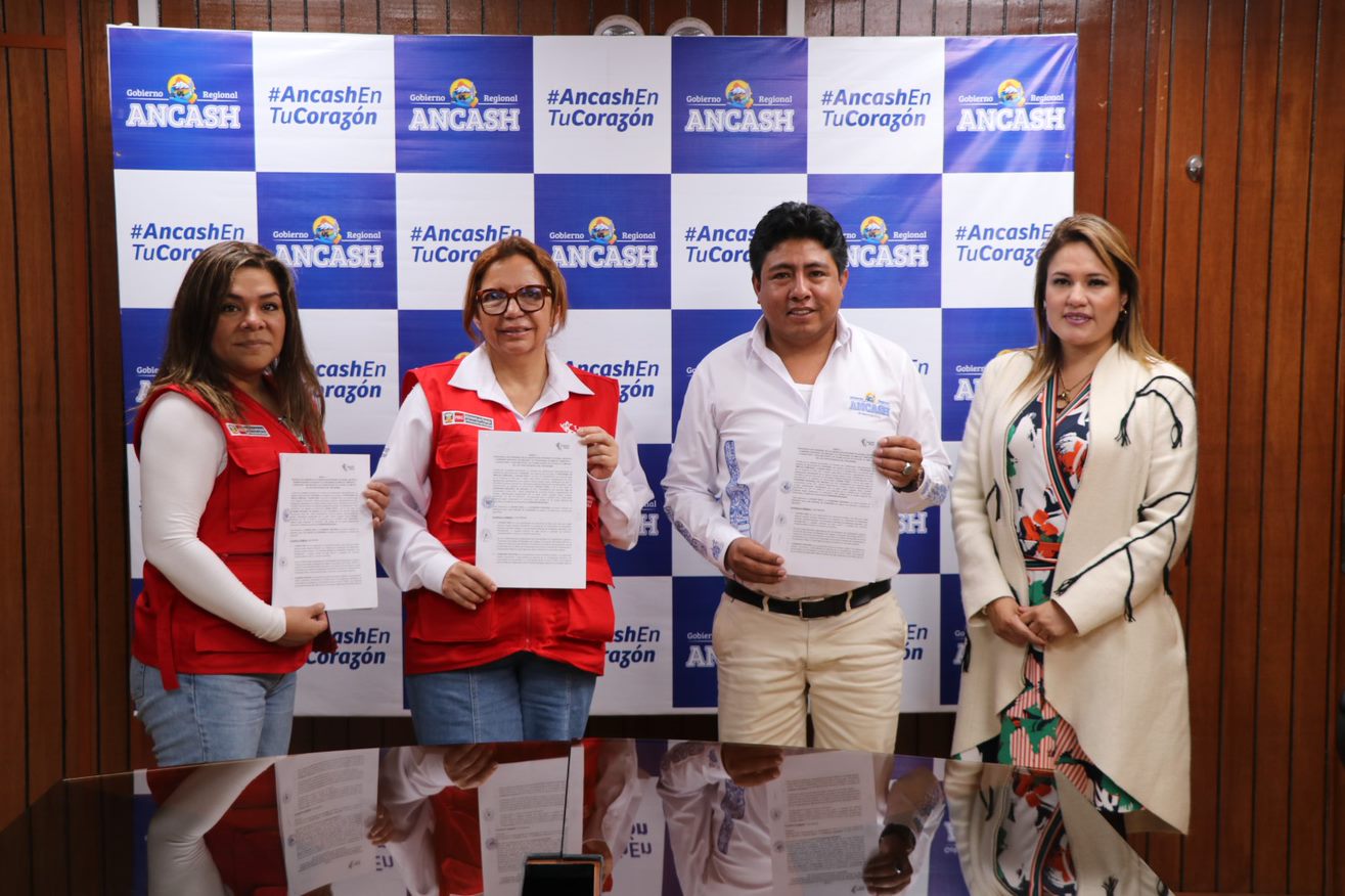 Firma de convenio entre Lurawi Perú y GORE Áncash