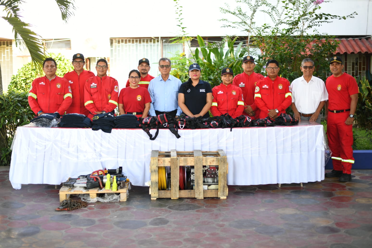 Gorel Y Busf Donaron Equipos De Protección E Implementos A Los Bomberos Voluntarios