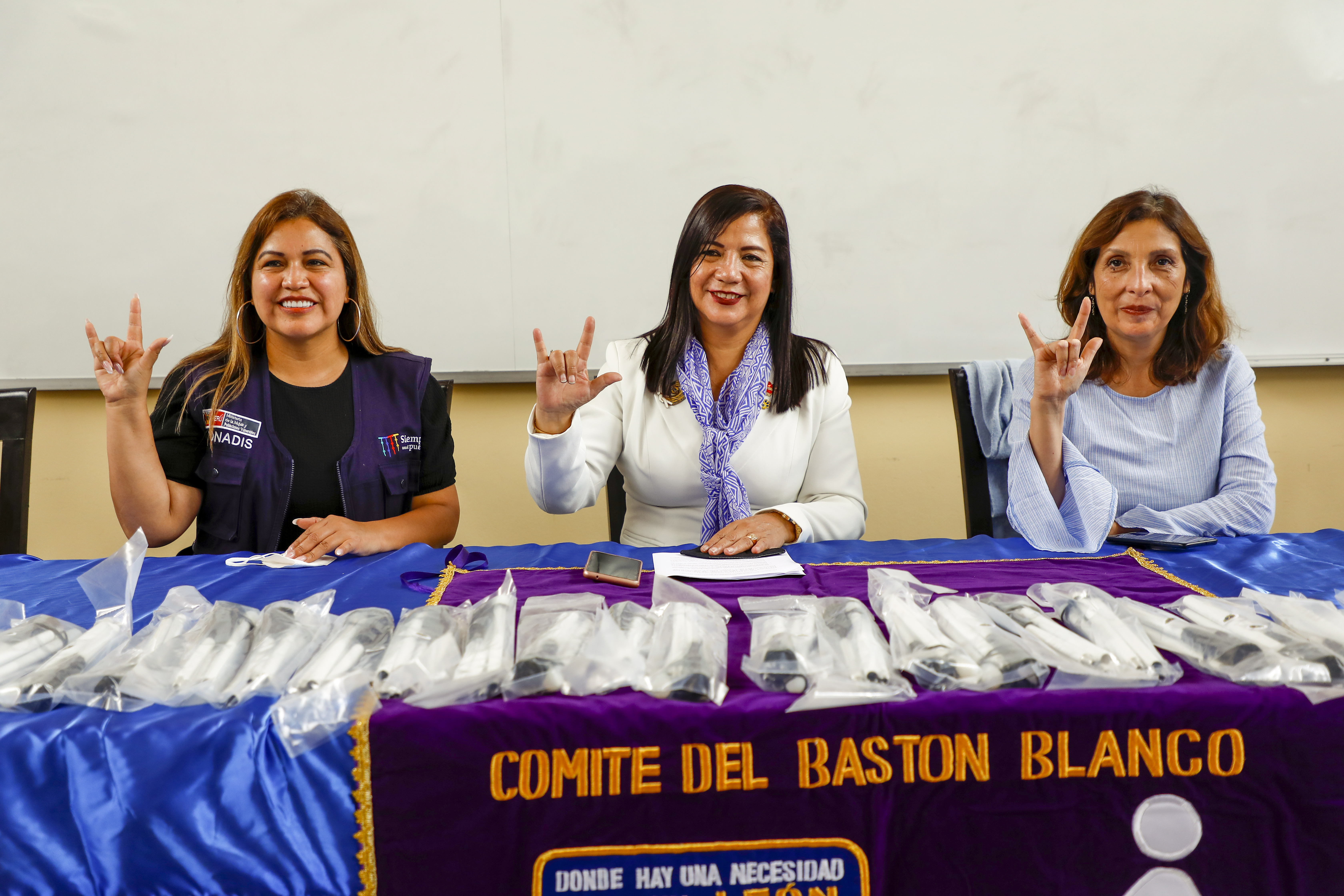 representantes de conadis y club de leones