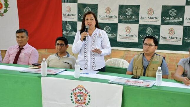 entrega de la resolución de creación para el establecimiento de salud de Santa Rosa de Huayali.