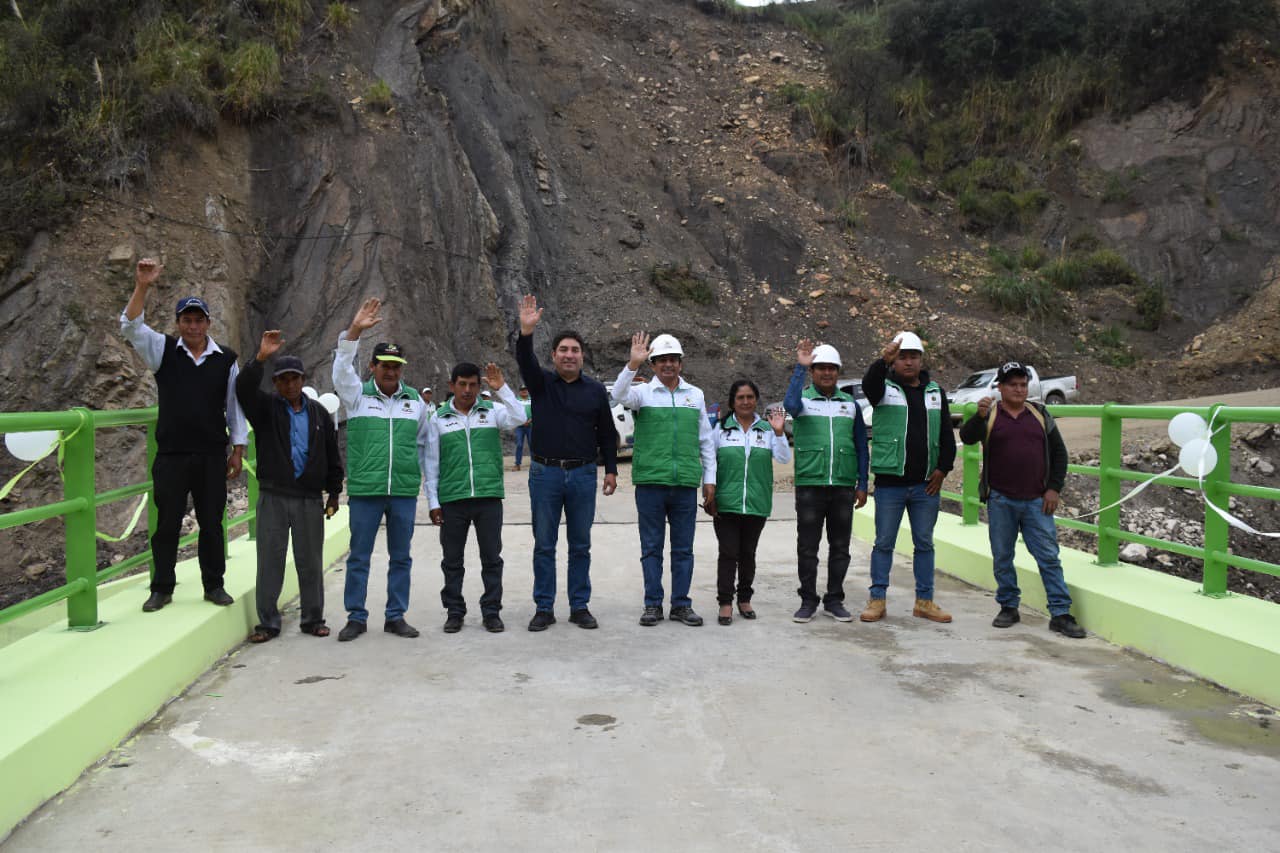 Se inauguró puente en Río Quebrada Honda