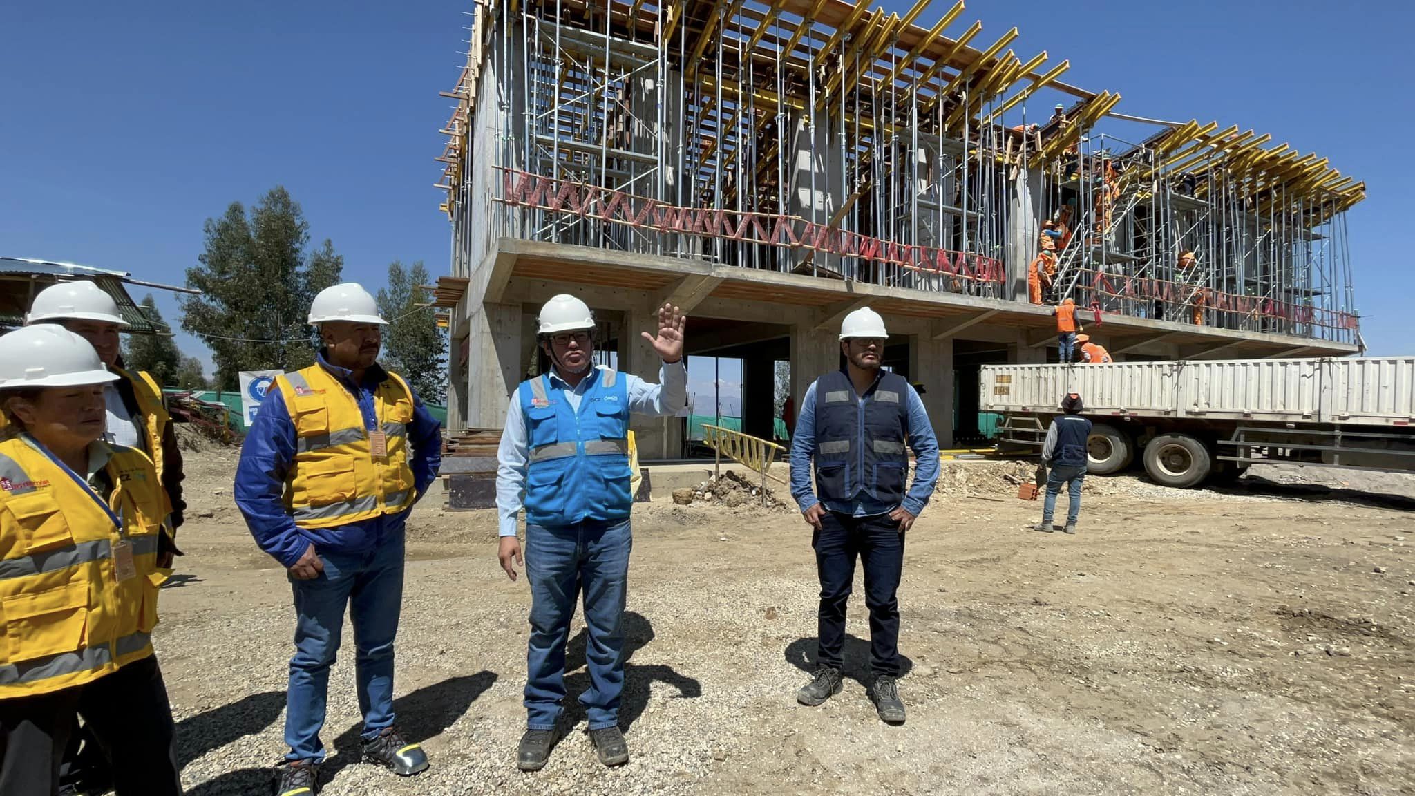 Verificación de los trabajos que se vienen realizando en la I.E. 82323 de la localidad de Tangalbamba