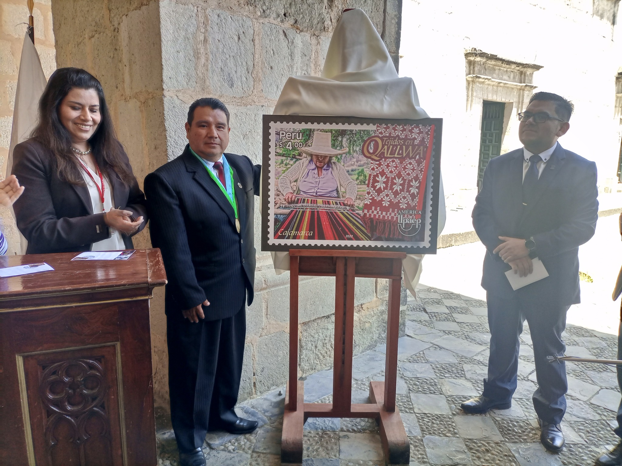 Presentación de Sello Postal alusivo a los tejidos Qallwa de Cajabamba.