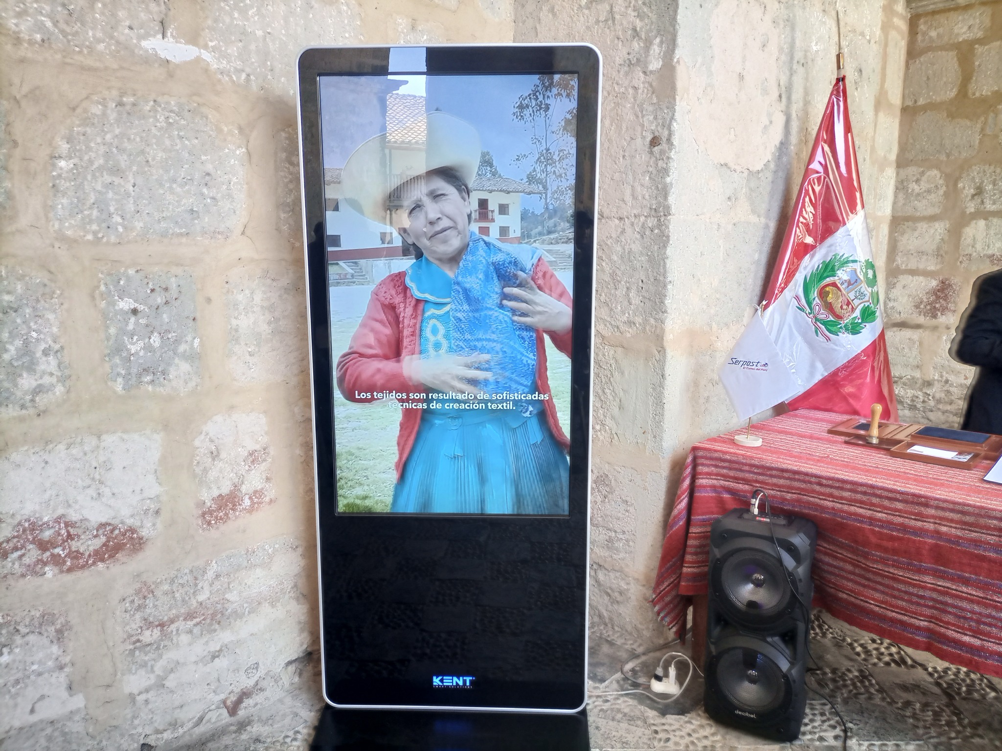 Presentación de Sello Postal alusivo a los tejidos Qallwa de Cajabamba.