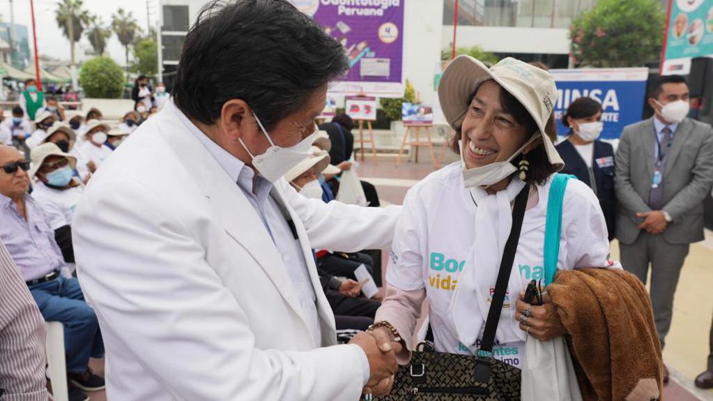 Más de 1450 adultos mayores son beneficiados con prótesis dentales