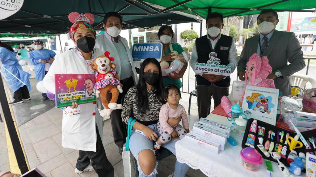 Más de 1450 adultos mayores son beneficiados con prótesis dentales