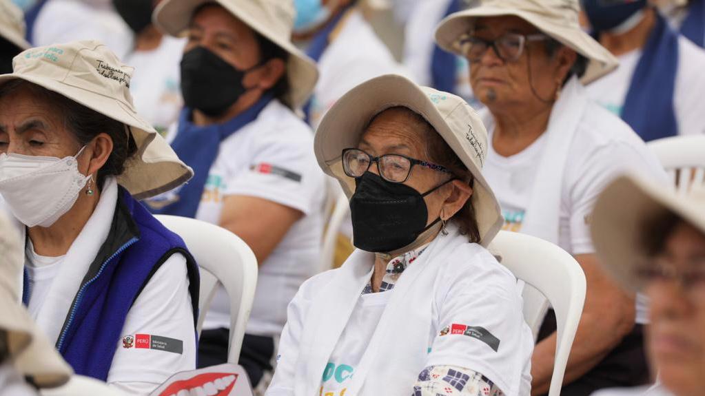 Más de 1450 adultos mayores son beneficiados con prótesis dentales