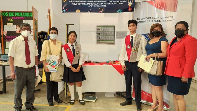 Jurado calificador y estudiantes