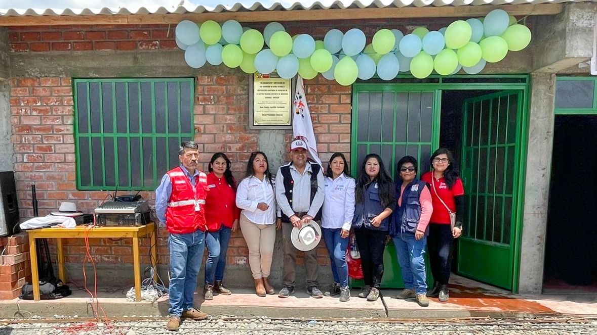 Profesionales del Ministerio de Vivienda junto a dirigentes inauguran el proyecto