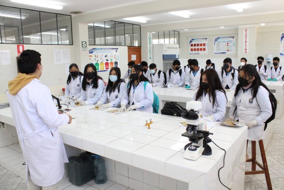 Uno de los laboratorios de la Universidad Nacional Daniel Alcides Carrión de Cerro de Pasco