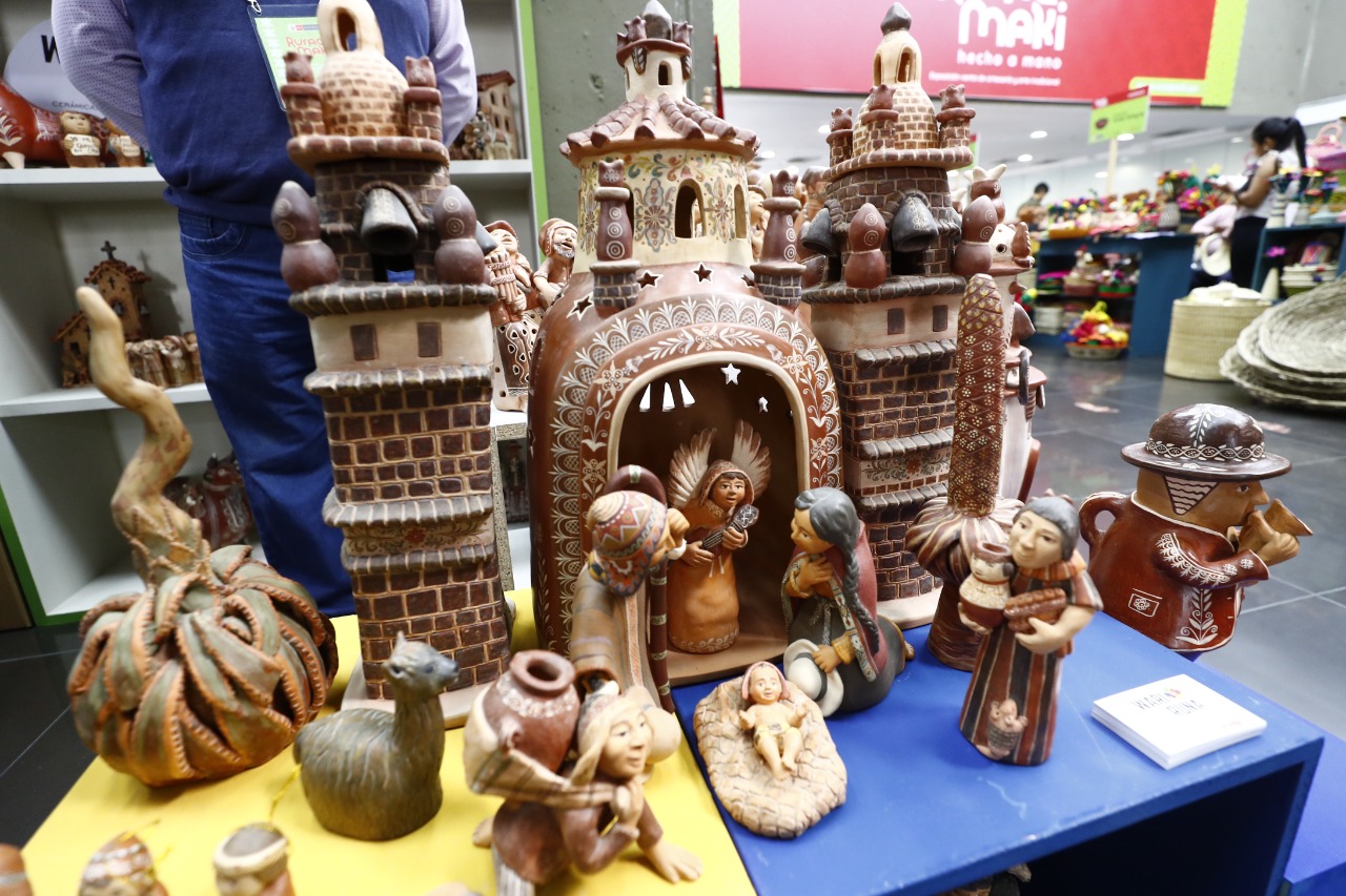 Nacimientos navideños en piedra de Huamanga, cerámica y mate son la novedad en Ruraq maki