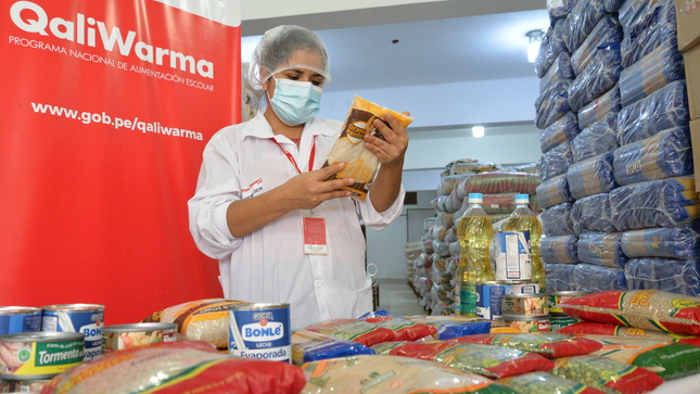 Entrega de alimentos a población vulnerable