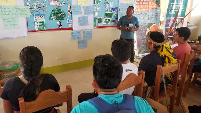 Taller de mochila forestal en Atalaya