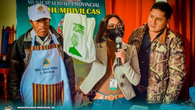 MUNICIPALIDAD PROVINCIAL DE CHUMBIVILCAS ENTREGÓ MANDILES Y GORRAS A EXPENDEDORES AMBULANTES DEL ÁMBITO SANTO TOMÁS
