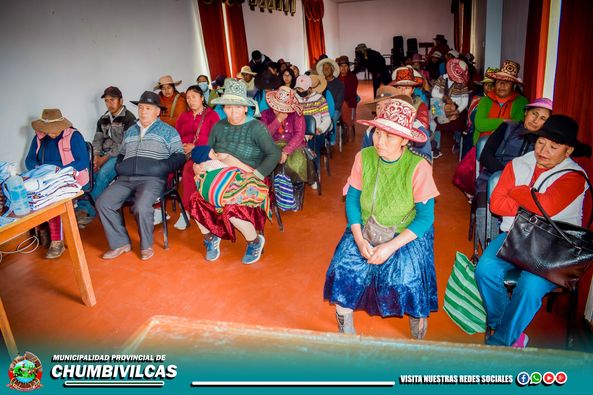 MUNICIPALIDAD PROVINCIAL DE CHUMBIVILCAS ENTREGÓ MANDILES Y GORRAS A EXPENDEDORES AMBULANTES DEL ÁMBITO SANTO TOMÁS