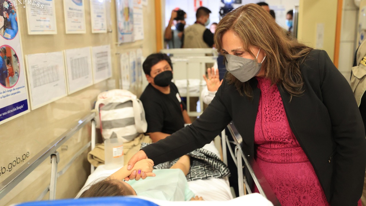Ministra Rosa Gutierrez y presidenta Dina Boluarte visitaron a menor que resultó herida en Andahuaylas