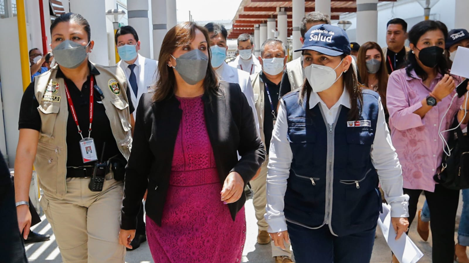 Ministra Rosa Gutierrez y presidenta Dina Boluarte visitaron a menor que resultó herida en Andahuaylas