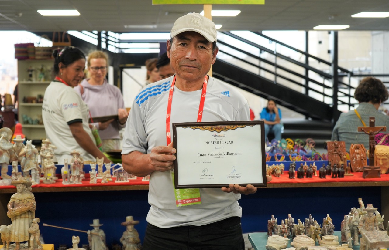 Ruraq maki: Ganador de Concurso Nacional de Nacimientos presenta lo mejor de su arte tallado en piedra